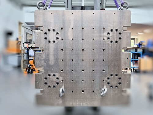 Measuring platform for 500 kN and 100 kNm with an area of 1.5 m²