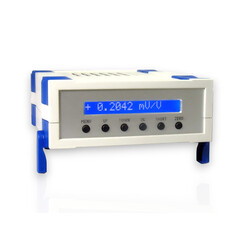 Measuring amplifier in desktop-housing for sensors with straingages. Serial port RS232, USB port, Ethernet,CANOpen; analogue output -5 V...+5 V, limiting frequency 260Hz, input sensitivity 3.5 mV/V.